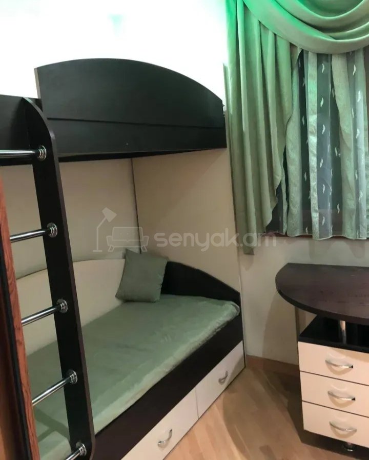 3 Սենյականոց Բնակարան Քարե Շենքում, 60քմ, 5/5 հարկ, Նորմալ Վիճակում, Կահավորված