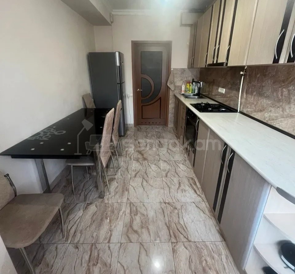 3 Սենյականոց Բնակարան, 80քմ, 9/15 հարկ, Նորմալ Վիճակում, Կահավորված