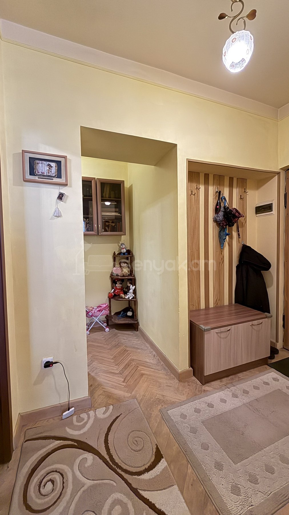 3 Սենյականոց Բնակարան Քարե Շենքում, 73քմ, 3/5 հարկ, Նորմալ Վիճակում