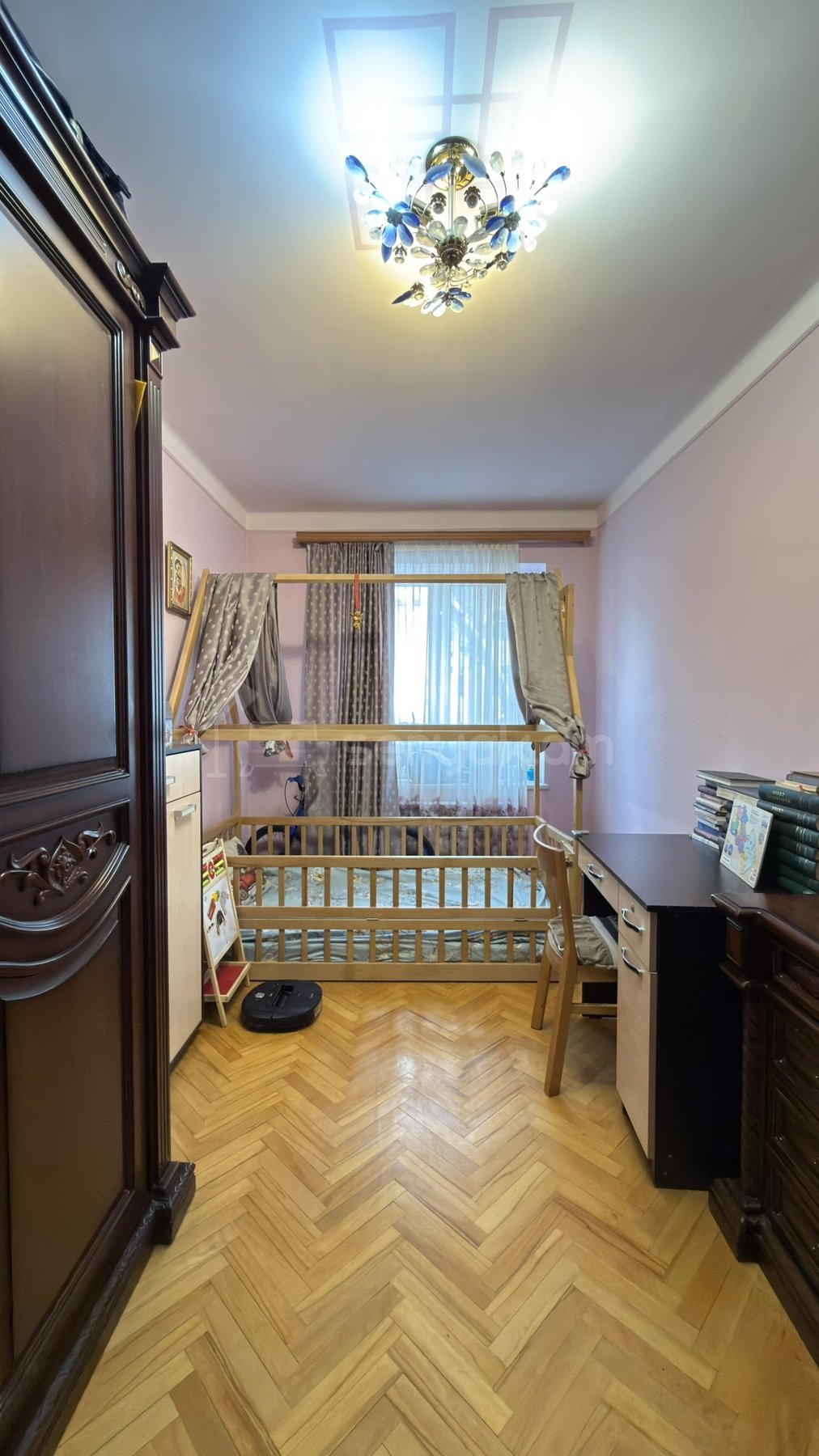 3 Սենյականոց Բնակարան Քարե Շենքում, 73քմ, 3/5 հարկ, Նորմալ Վիճակում