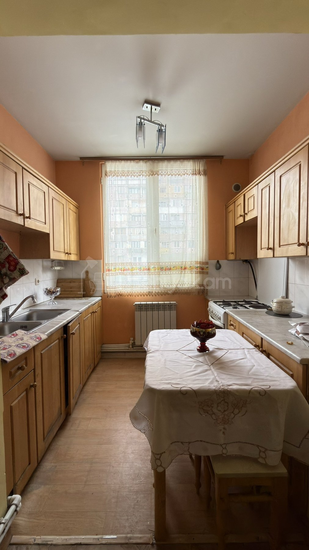 3 Սենյականոց Բնակարան Քարե Շենքում, 73քմ, 3/5 հարկ, Նորմալ Վիճակում