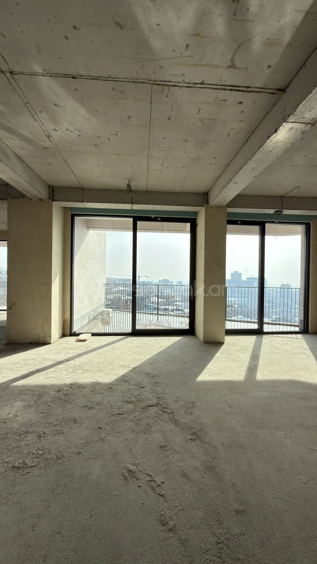 5 Սենյականոց Բնակարան Նորակառույցում, 320քմ, 7/7 հարկ, Զրոյական Վիճակում