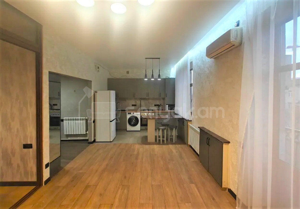 1 Սենյականոց Բնակարան Քարե Շենքում, 45քմ, 4/7 հարկ, Դիզայներական Վերանորոգված, Կահավորված