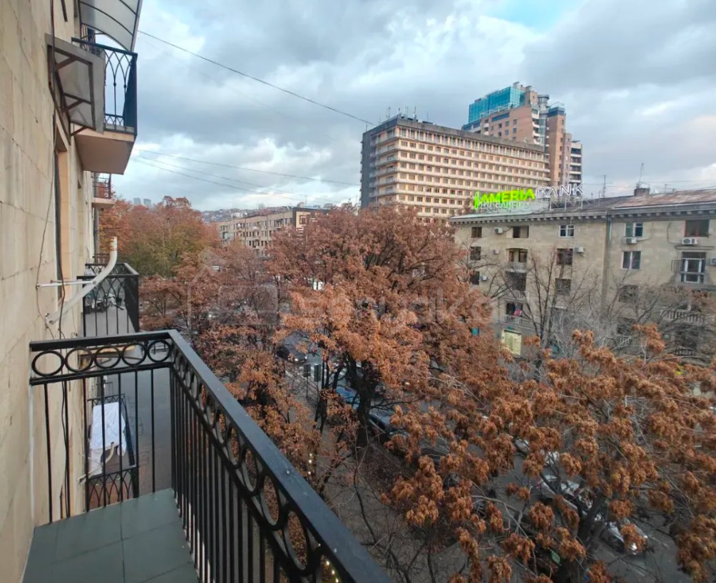 1 Սենյականոց Բնակարան Քարե Շենքում, 45քմ, 4/7 հարկ, Դիզայներական Վերանորոգված, Կահավորված