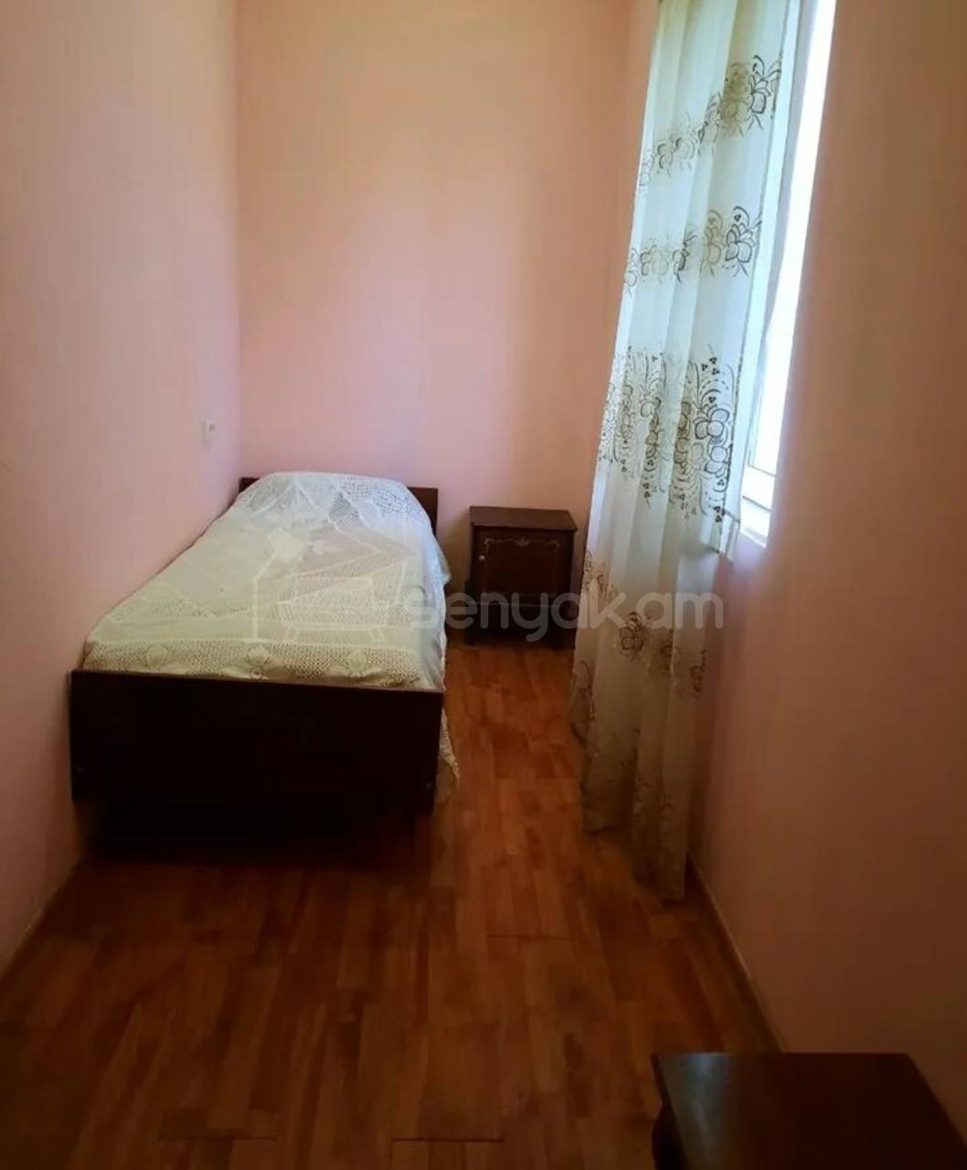 3 Սենյականոց Բնակարան Քարե Շենքում, 55քմ, 2/3 հարկ, Նորմալ Վիճակում, Կահավորված, Արևկող