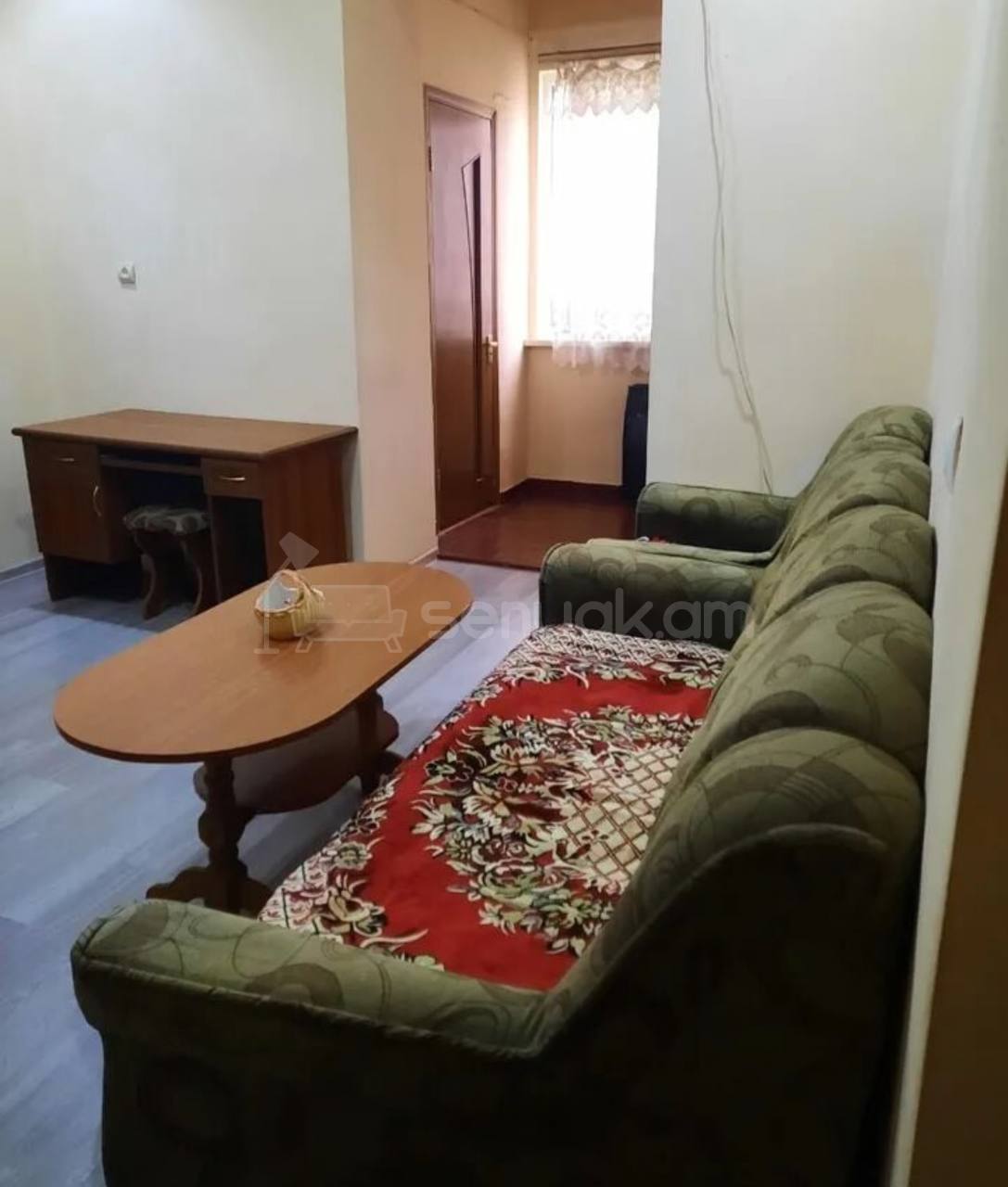 3 Սենյականոց Բնակարան Քարե Շենքում, 55քմ, 2/3 հարկ, Նորմալ Վիճակում, Կահավորված, Արևկող