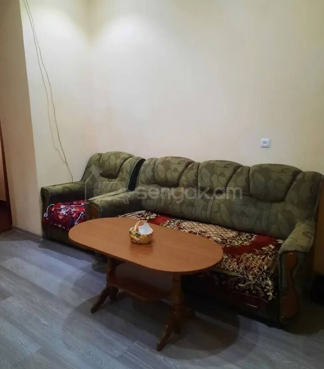 3 Սենյականոց Բնակարան Քարե Շենքում, 55քմ, 2/3 հարկ, Նորմալ Վիճակում, Կահավորված, Արևկող