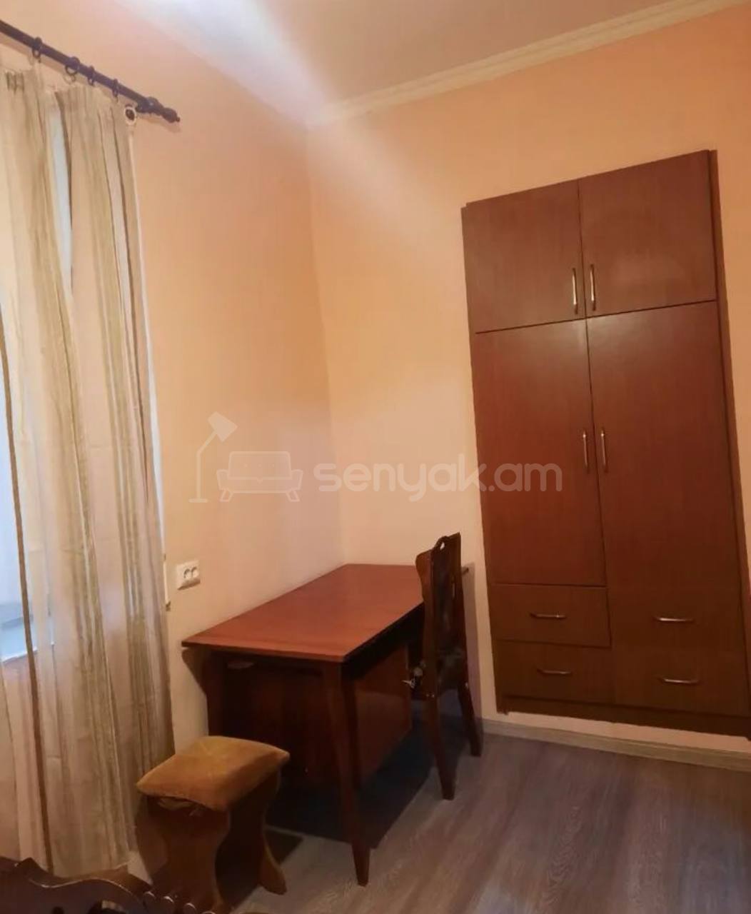 3 Սենյականոց Բնակարան Քարե Շենքում, 55քմ, 2/3 հարկ, Նորմալ Վիճակում, Կահավորված, Արևկող