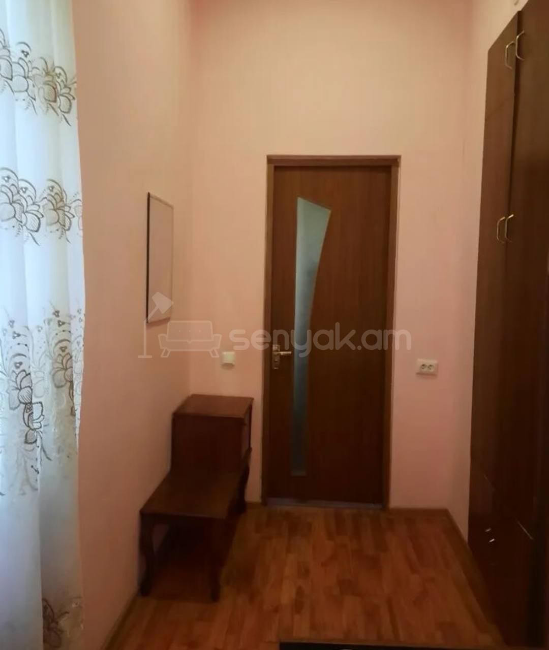 3 Սենյականոց Բնակարան Քարե Շենքում, 55քմ, 2/3 հարկ, Նորմալ Վիճակում, Կահավորված, Արևկող