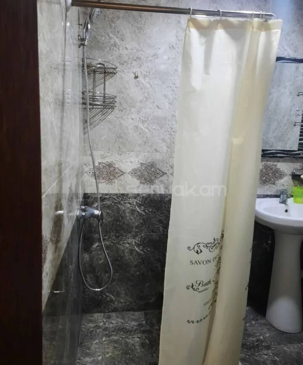 3 Սենյականոց Բնակարան Քարե Շենքում, 55քմ, 2/3 հարկ, Նորմալ Վիճակում, Կահավորված, Արևկող