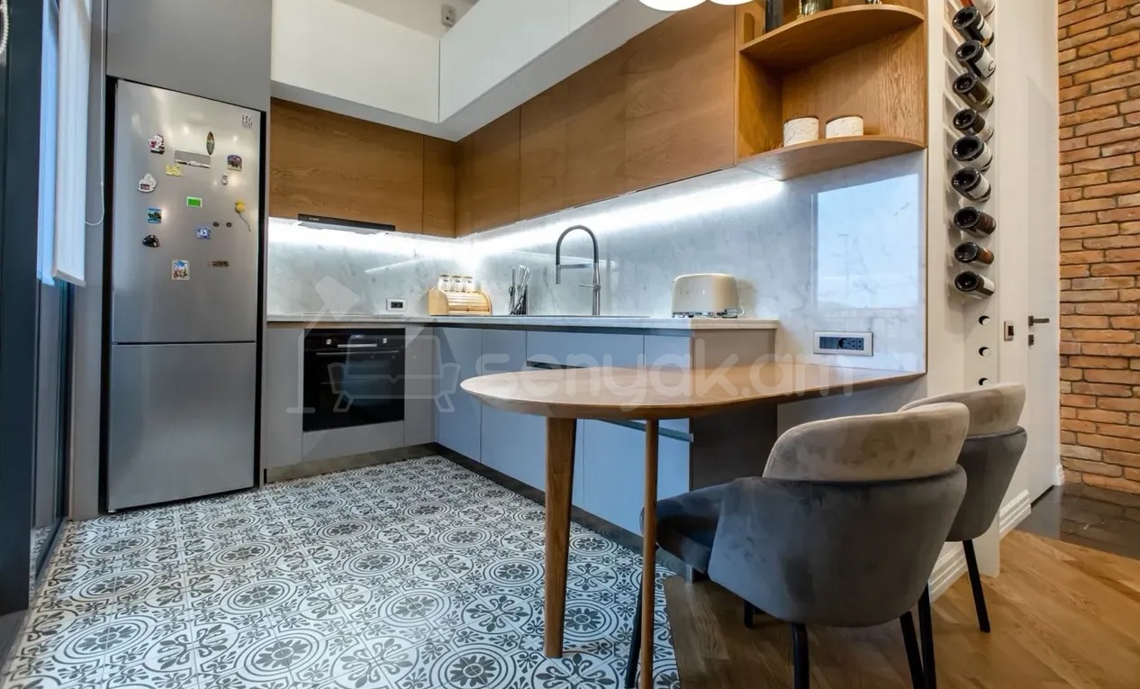 2 Սենյականոց Բնակարան Քարե Շենքում, 68քմ, 5/5 հարկ, Դիզայներական Վերանորոգված, Կահավորված, Արևկող