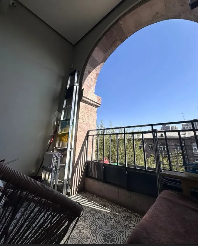 2 Սենյականոց Բնակարան Քարե Շենքում, 68քմ, 5/5 հարկ, Դիզայներական Վերանորոգված, Կահավորված, Արևկող