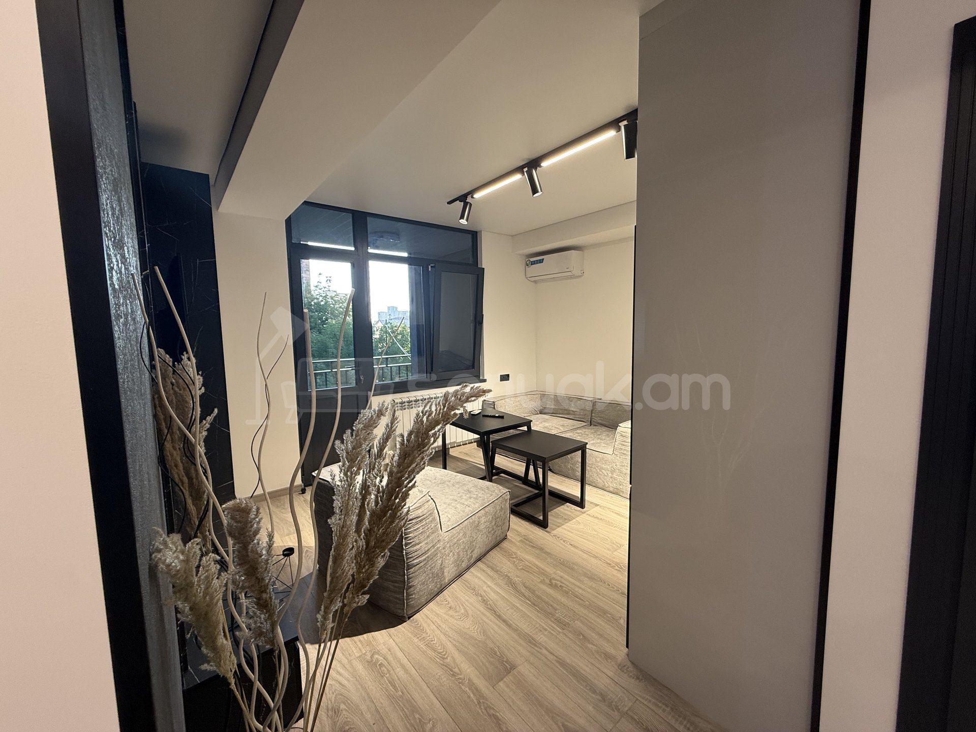 2 Սենյականոց Բնակարան, 47քմ, 3/9 հարկ, Դիզայներական Վերանորոգված