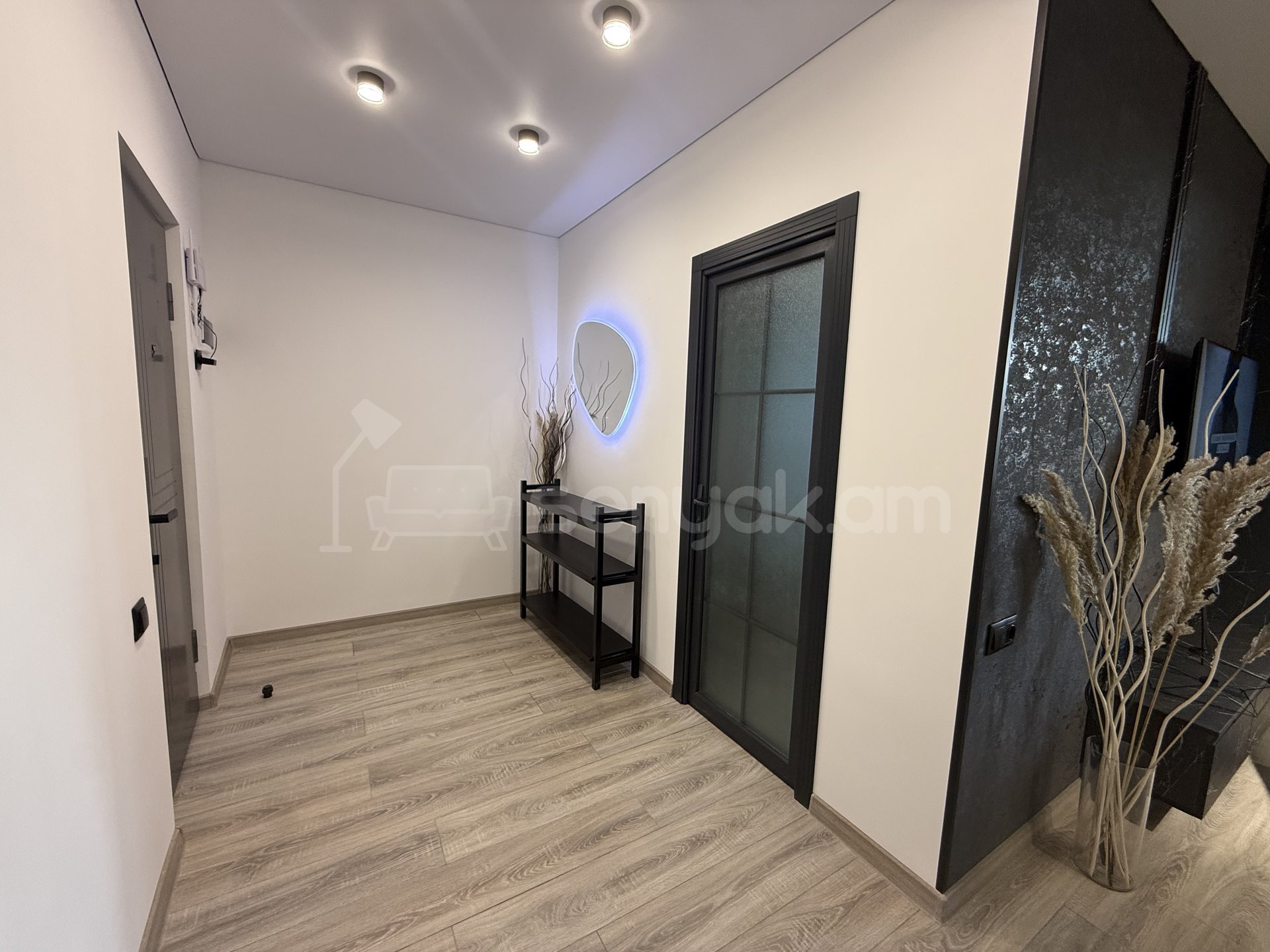 2 Սենյականոց Բնակարան, 47քմ, 3/9 հարկ, Դիզայներական Վերանորոգված