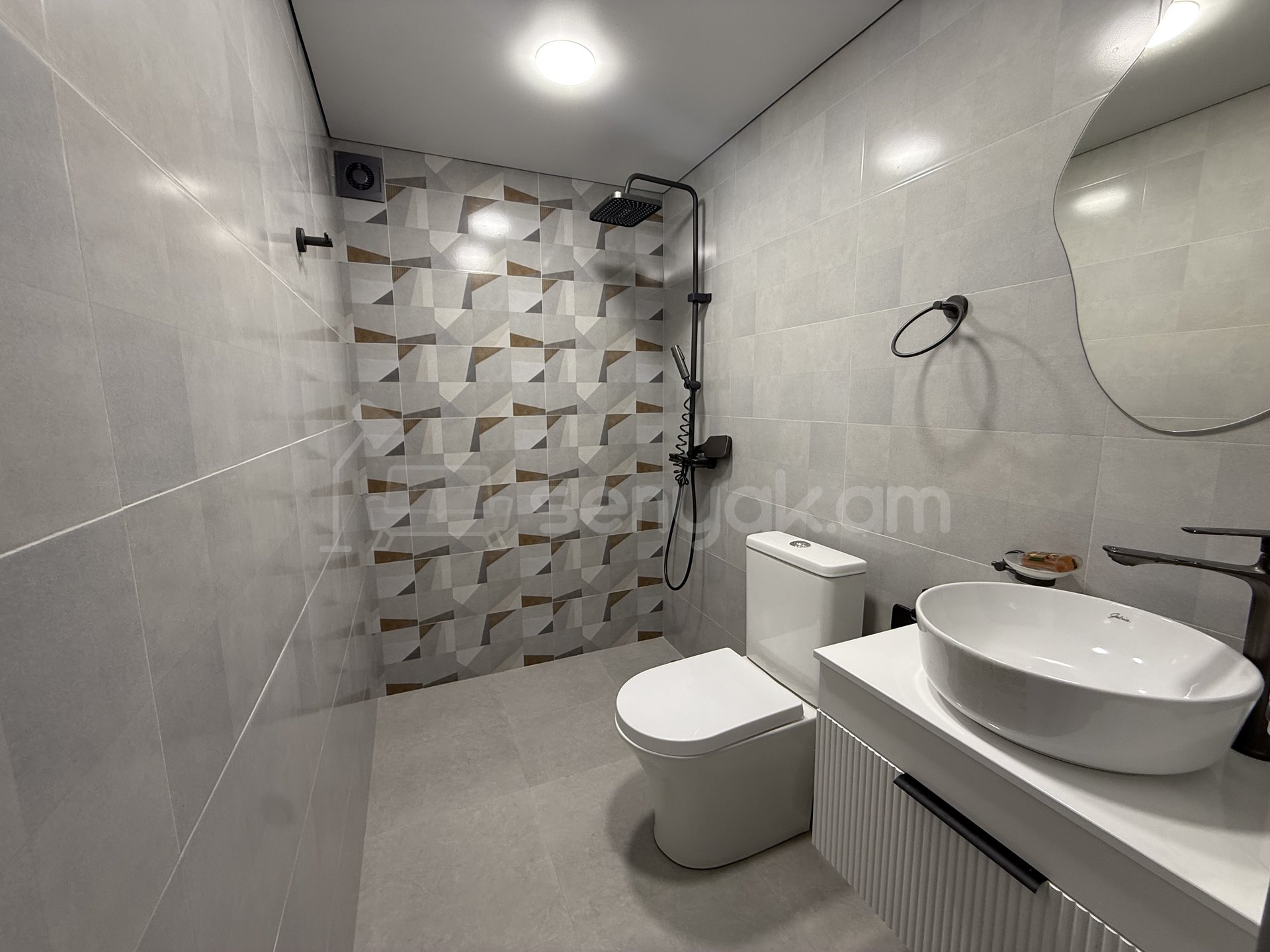 2 Սենյականոց Բնակարան, 47քմ, 3/9 հարկ, Դիզայներական Վերանորոգված