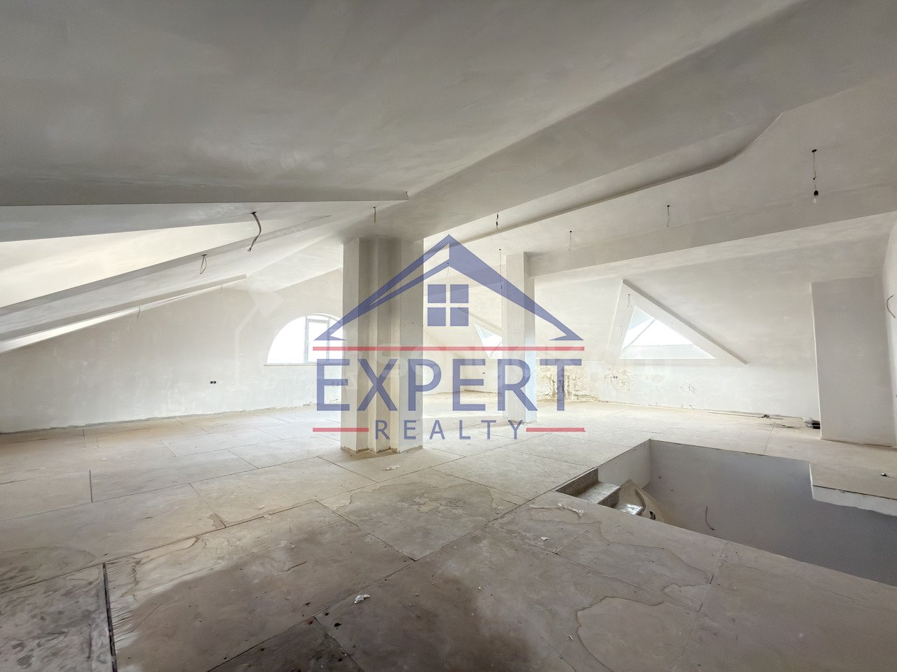 8 Սենյականոց Շքեղ Առանձնատուն, 900քմ, Լողավազանով, Ավտոտնակով