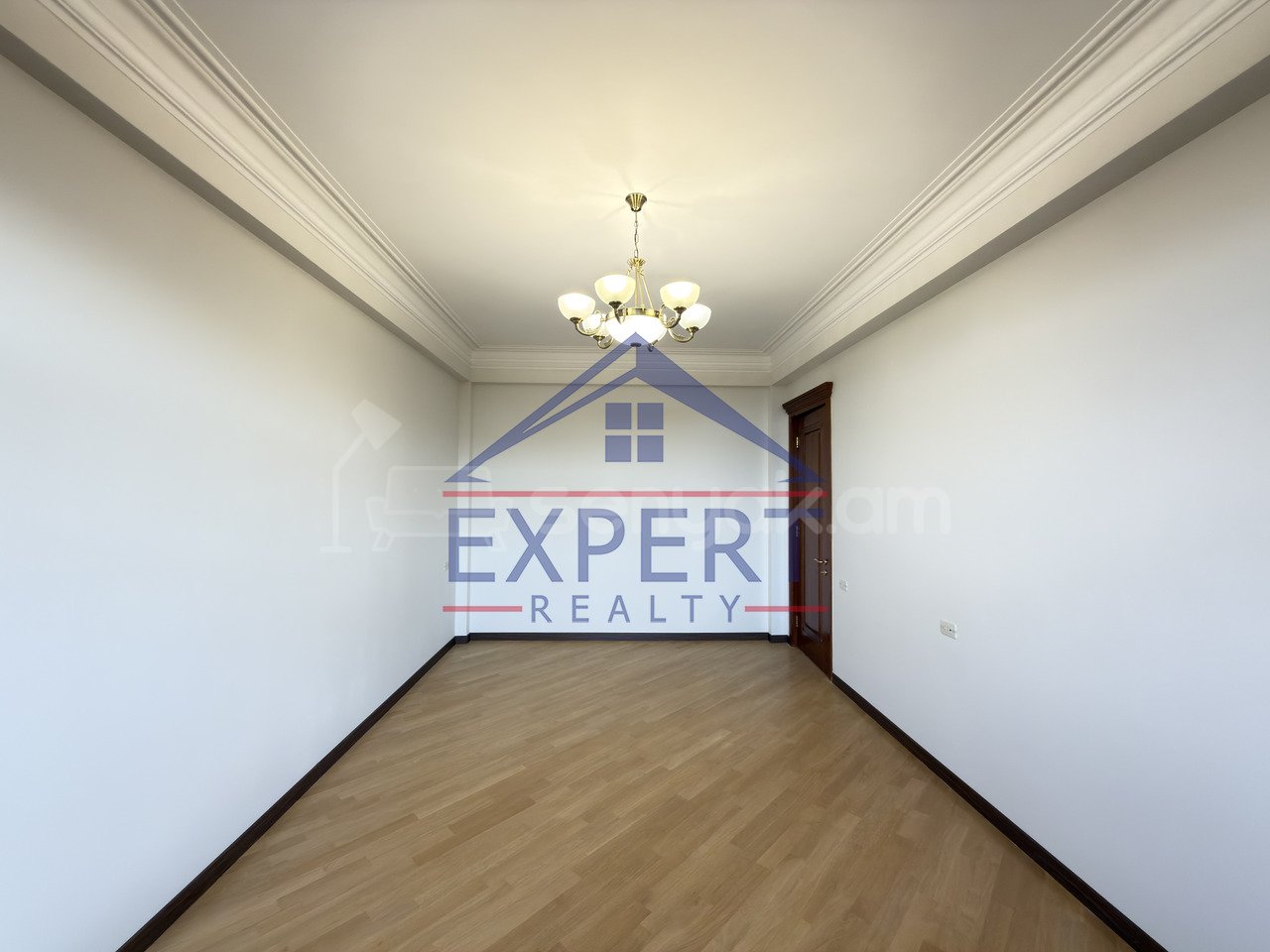 4 Սենյականոց Բնակարան Նորակառույցում, 187քմ, 8/9 հարկ, Կապիտալ Վերանորոգված