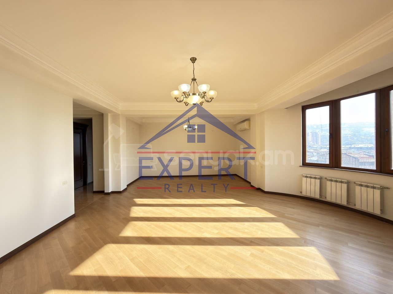 4 Սենյականոց Բնակարան Նորակառույցում, 187քմ, 8/9 հարկ, Կապիտալ Վերանորոգված