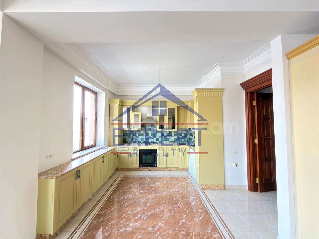 4 Սենյականոց Բնակարան Նորակառույցում, 160քմ, 8/9 հարկ, Կապիտալ Վերանորոգված