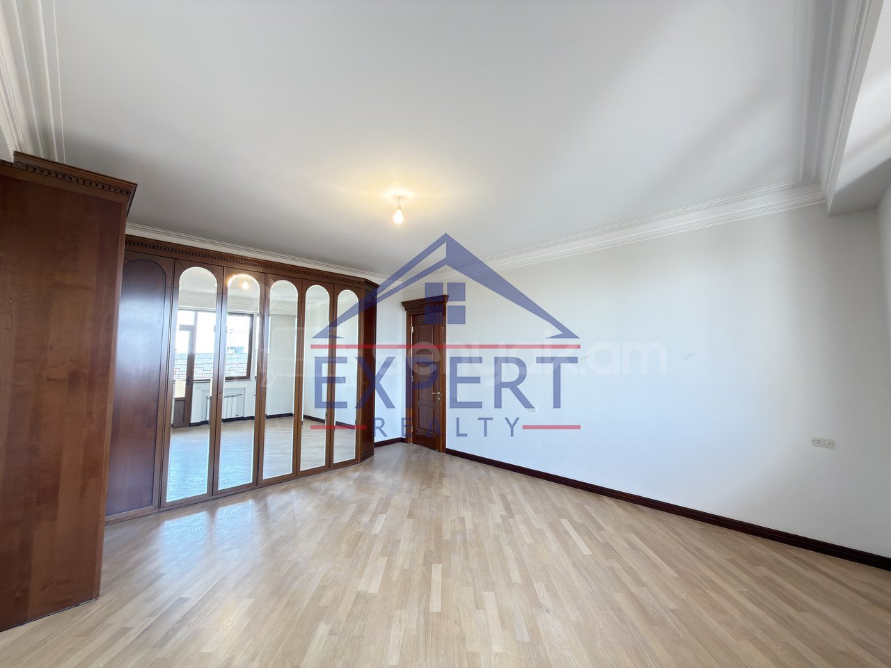 4 Սենյականոց Բնակարան Նորակառույցում, 160քմ, 8/9 հարկ, Կապիտալ Վերանորոգված