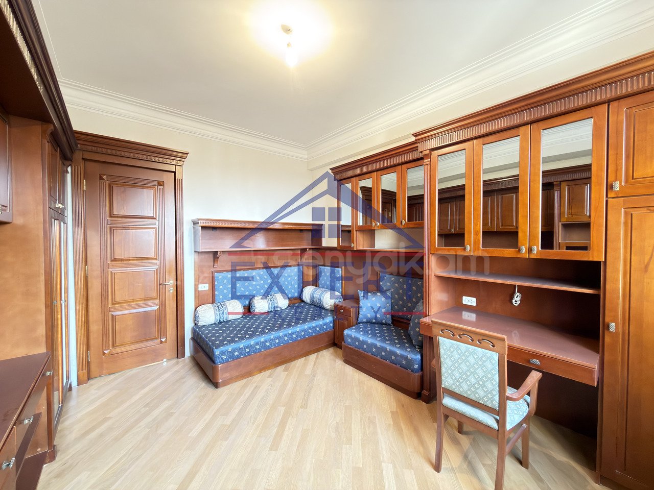 4 Սենյականոց Բնակարան Նորակառույցում, 160քմ, 8/9 հարկ, Կապիտալ Վերանորոգված