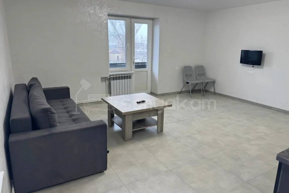 2 Սենյականոց Բնակարան Քարե Շենքում, 42քմ, 3/5 հարկ, Կապիտալ Վերանորոգված, Կահավորված