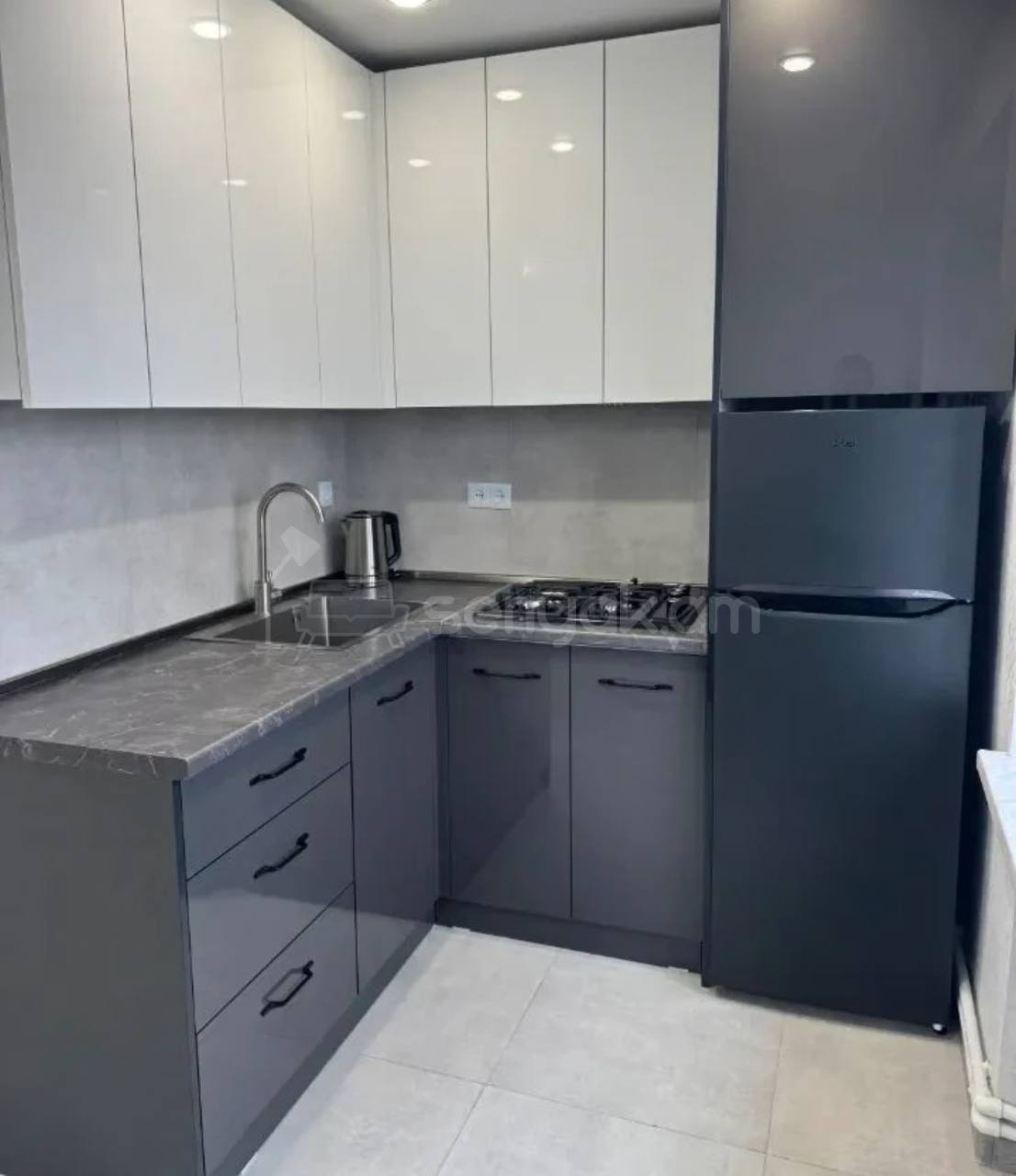 2 Սենյականոց Բնակարան Քարե Շենքում, 42քմ, 3/5 հարկ, Կապիտալ Վերանորոգված, Կահավորված