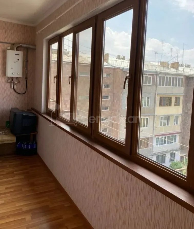 1 Սենյականոց Բնակարան Քարե Շենքում, 47քմ, 4/5 հարկ, Նորմալ Վիճակում