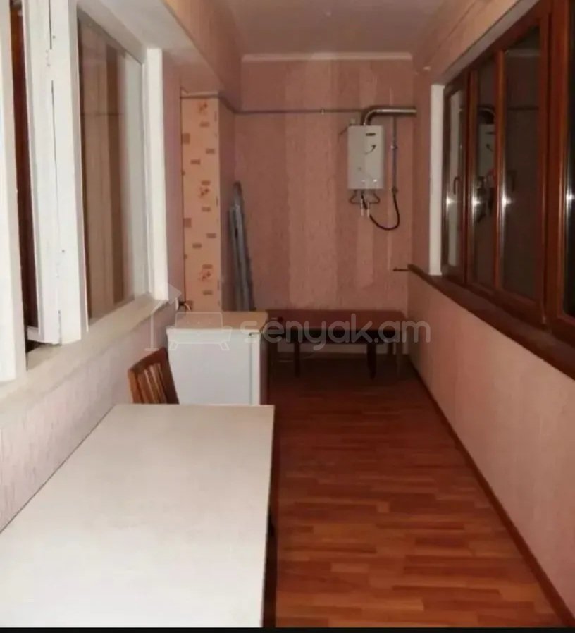 1 Սենյականոց Բնակարան Քարե Շենքում, 47քմ, 4/5 հարկ, Նորմալ Վիճակում