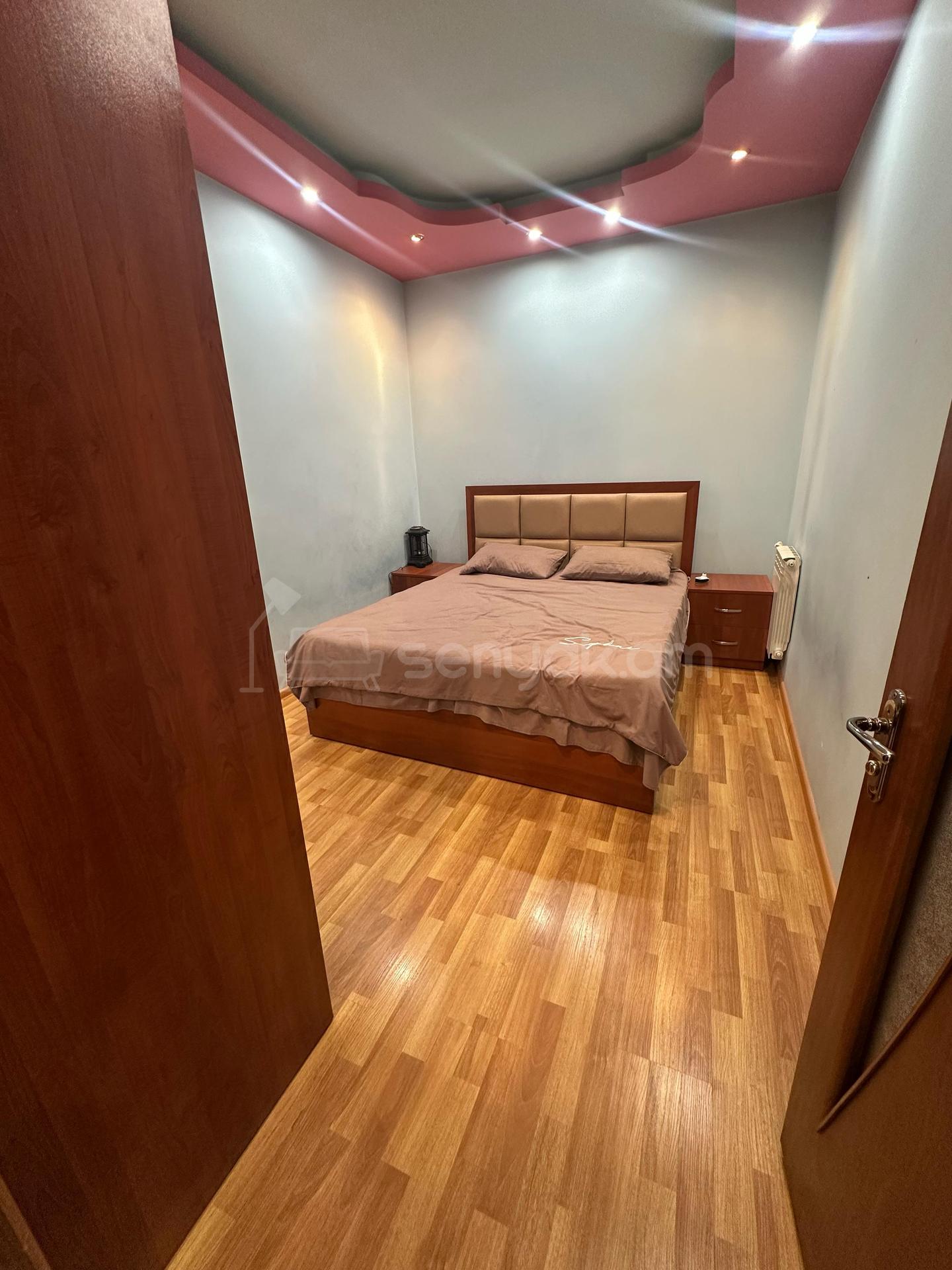 3 Սենյականոց Բնակարան Քարե Շենքում, 80քմ, 3/5 հարկ, Դիզայներական Վերանորոգված, Կահավորված, Արևկող