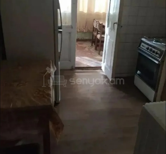 3 Սենյականոց Բնակարան Քարե Շենքում, 70քմ, 3/5 հարկ, Պետական Վիճակում