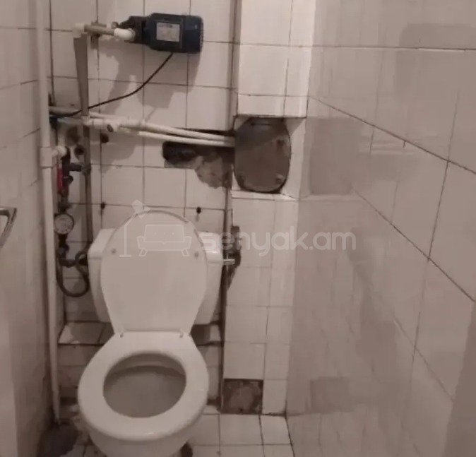 3 Սենյականոց Բնակարան Քարե Շենքում, 70քմ, 3/5 հարկ, Պետական Վիճակում