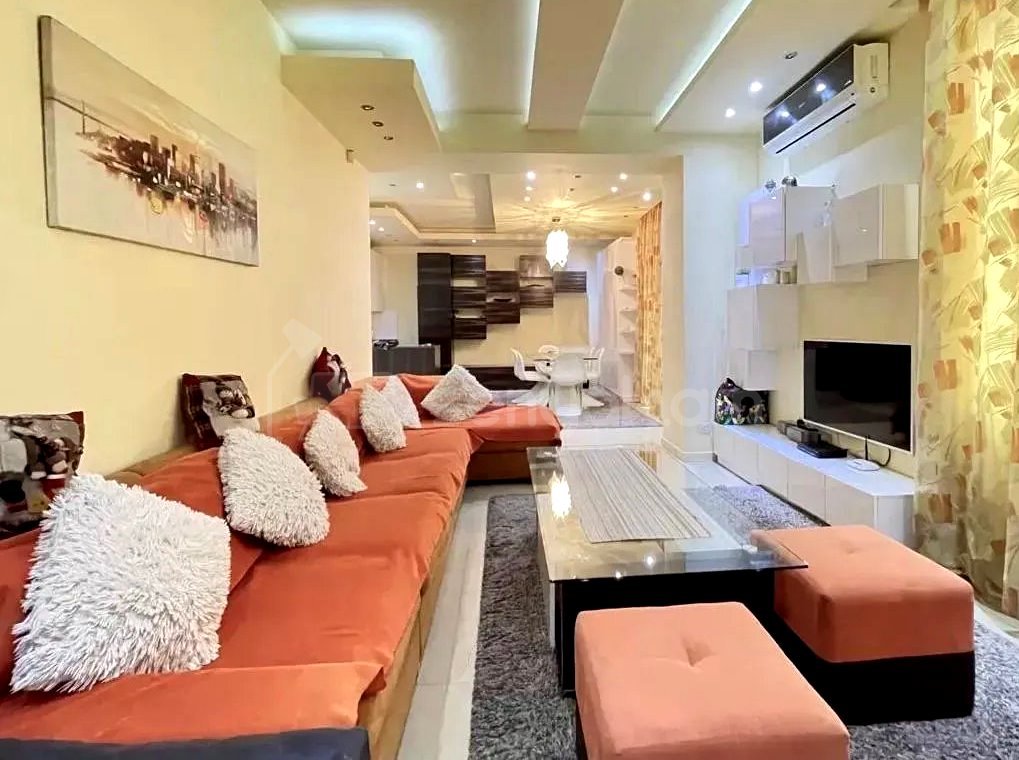 3 Սենյականոց Բնակարան Քարե Շենքում, 110քմ, 3/3 հարկ, Կապիտալ Վերանորոգված, Կահավորված