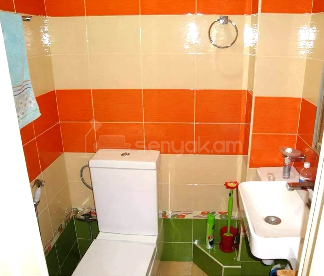 3 Սենյականոց Բնակարան Քարե Շենքում, 110քմ, 3/3 հարկ, Կապիտալ Վերանորոգված, Կահավորված