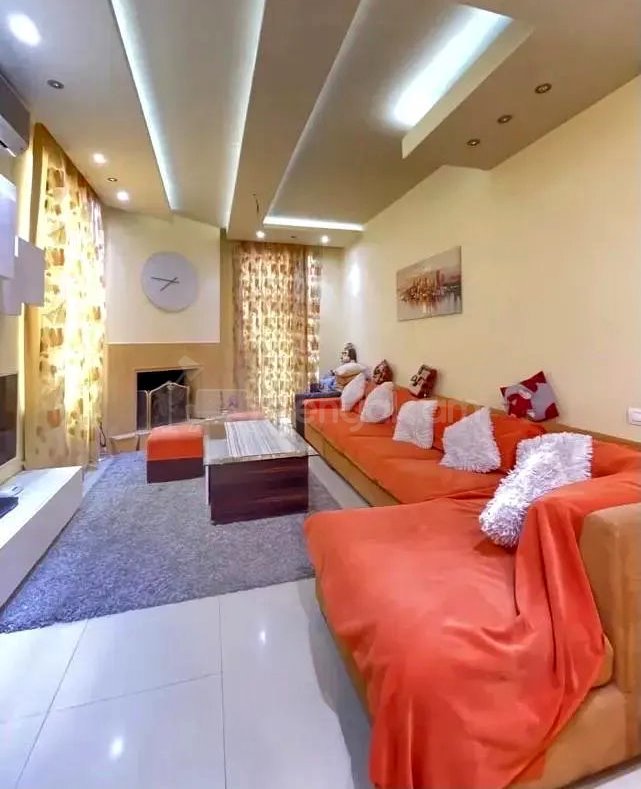 3 Սենյականոց Բնակարան Քարե Շենքում, 110քմ, 3/3 հարկ, Կապիտալ Վերանորոգված, Կահավորված