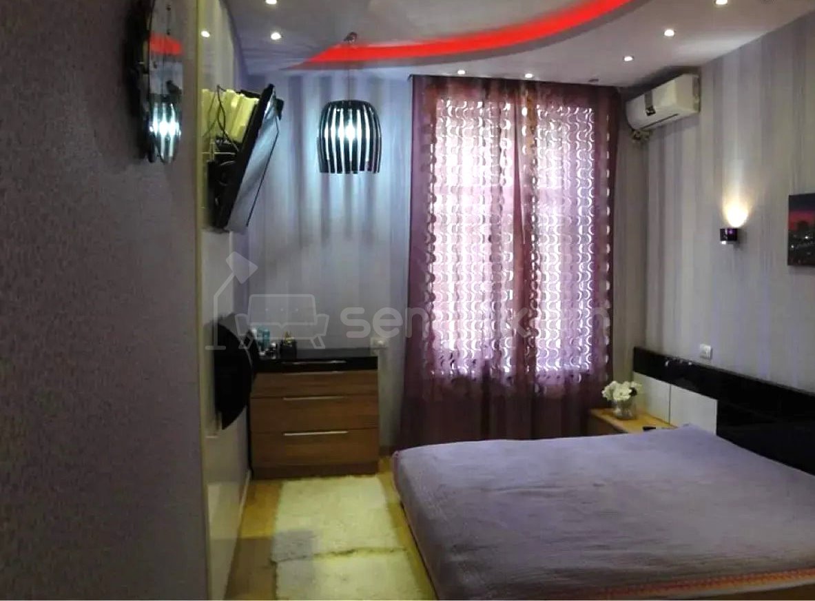 3 Սենյականոց Բնակարան Քարե Շենքում, 110քմ, 3/3 հարկ, Կապիտալ Վերանորոգված, Կահավորված