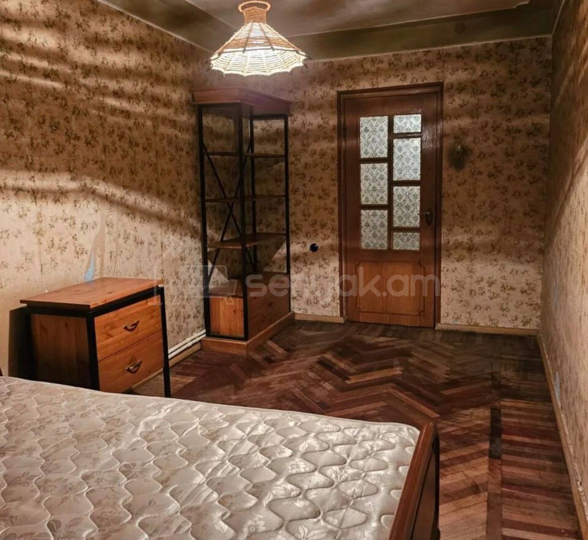 2 Սենյականոց Բնակարան Քարե Շենքում, 58քմ, 1/4 հարկ, Նորմալ Վիճակում, Կահավորված