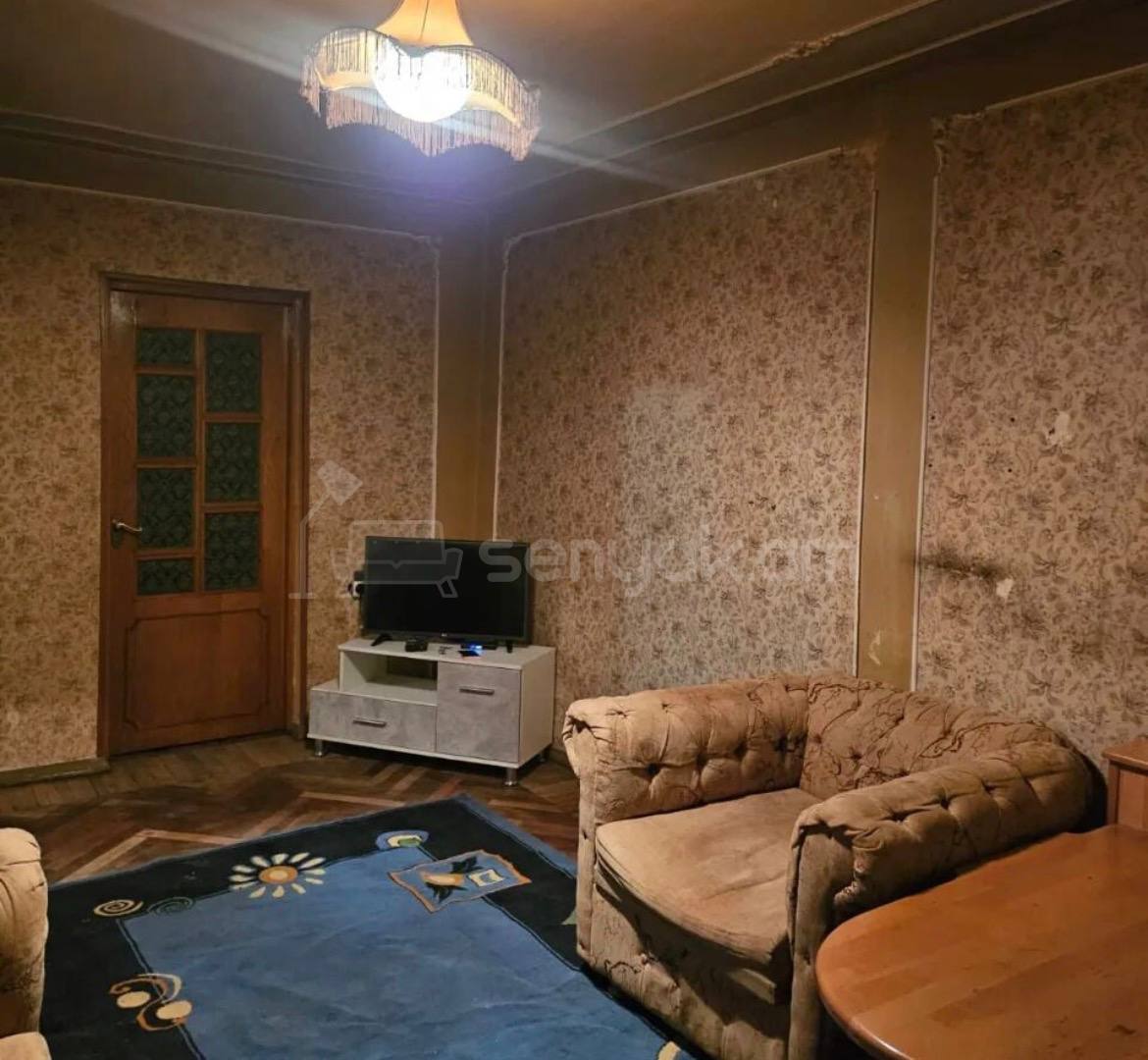 2 Սենյականոց Բնակարան Քարե Շենքում, 58քմ, 1/4 հարկ, Նորմալ Վիճակում, Կահավորված