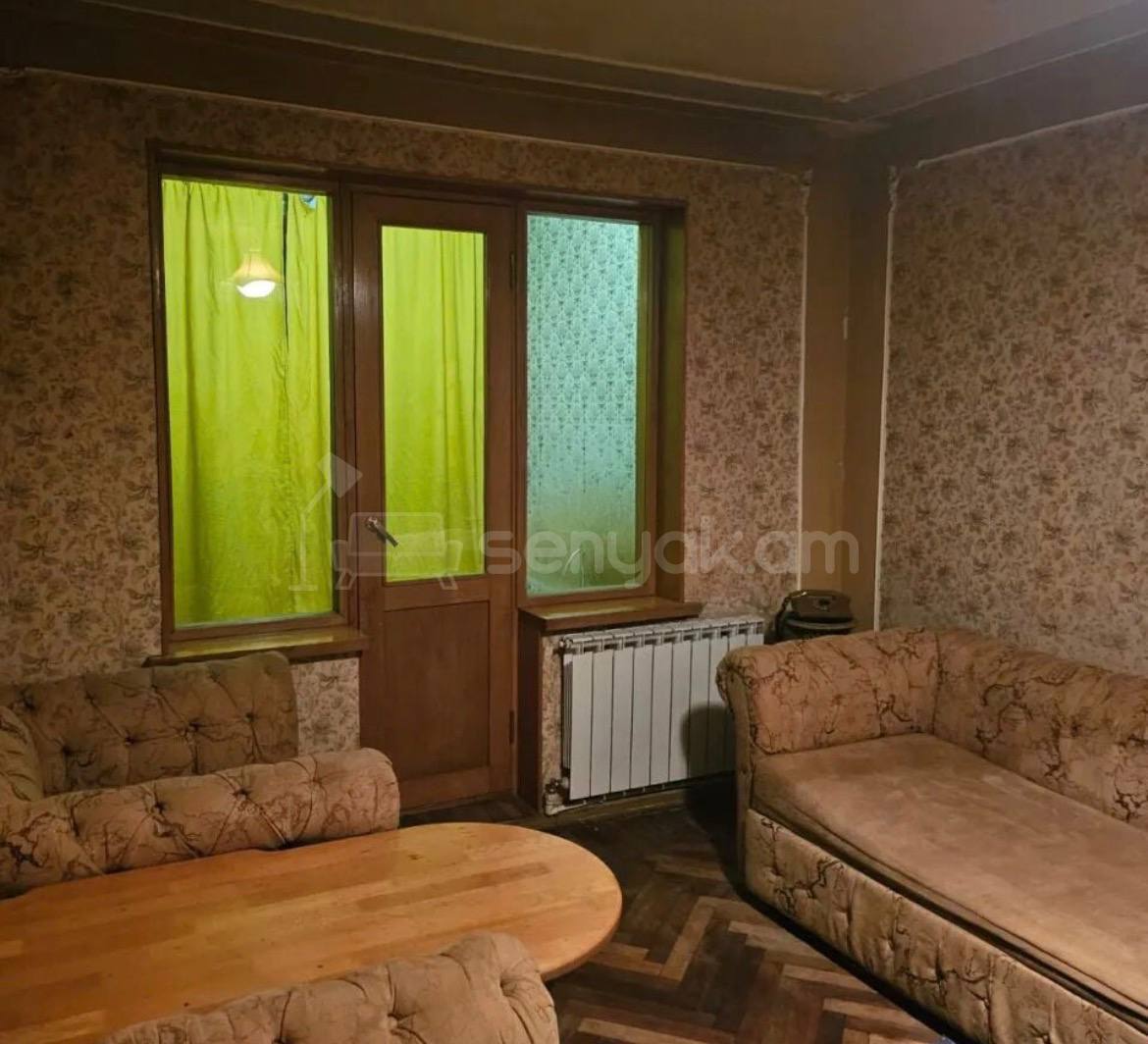 2 Սենյականոց Բնակարան Քարե Շենքում, 58քմ, 1/4 հարկ, Նորմալ Վիճակում, Կահավորված