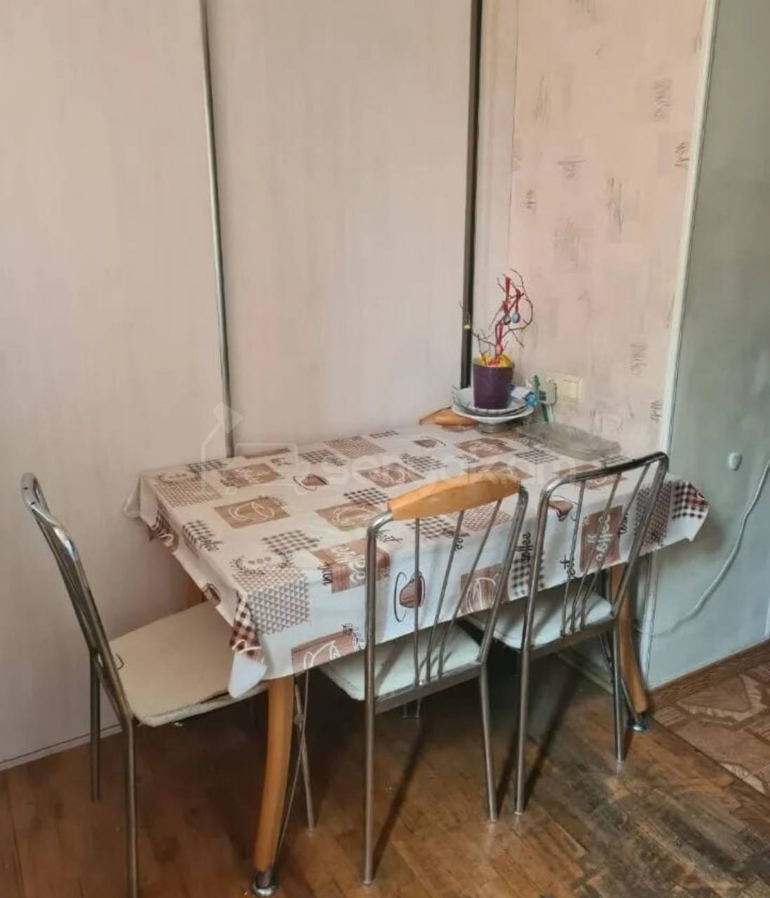 2 Սենյականոց Բնակարան Քարե Շենքում, 60քմ, 3/4 հարկ, Նորմալ Վիճակում, Կահավորված, Արևկող