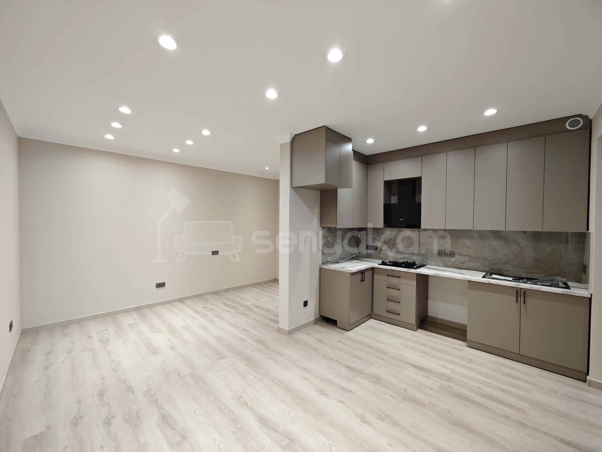 2 Սենյականոց Սեփական Տուն, 40քմ, Դիզայներական Վերանորոգված, Մասամբ Կահավորված