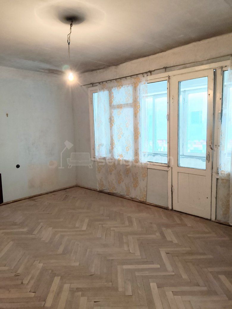 1 Սենյականոց Բնակարան Քարե Շենքում, 47քմ, 2/4 հարկ, Պետական Վիճակում