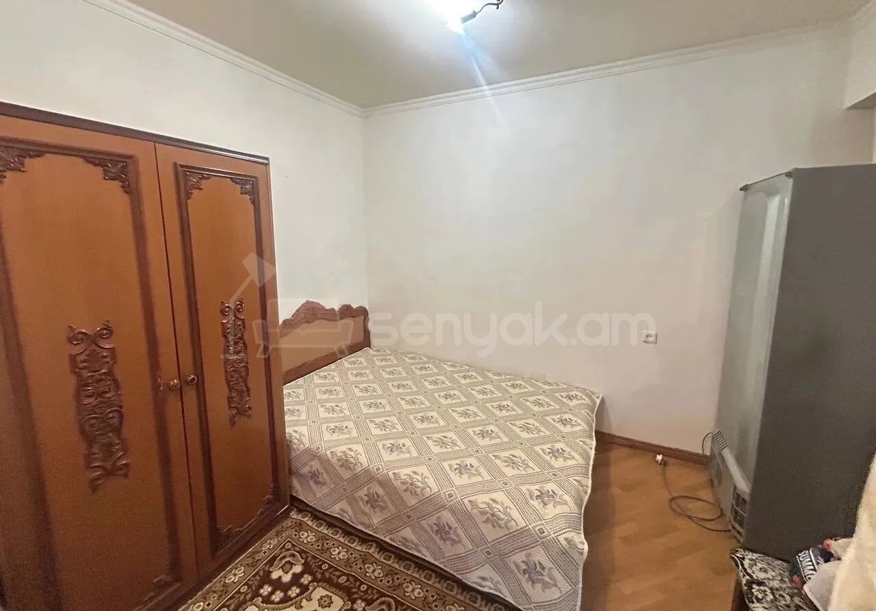 1 Սենյականոց Բնակարան Քարե Շենքում, 30քմ, 2/5 հարկ, Կապիտալ Վերանորոգված