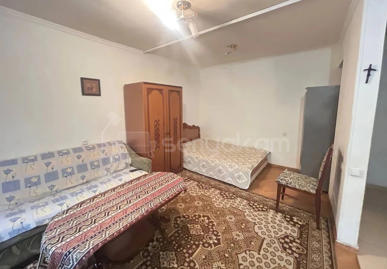 1 Սենյականոց Բնակարան Քարե Շենքում, 30քմ, 2/5 հարկ, Կապիտալ Վերանորոգված