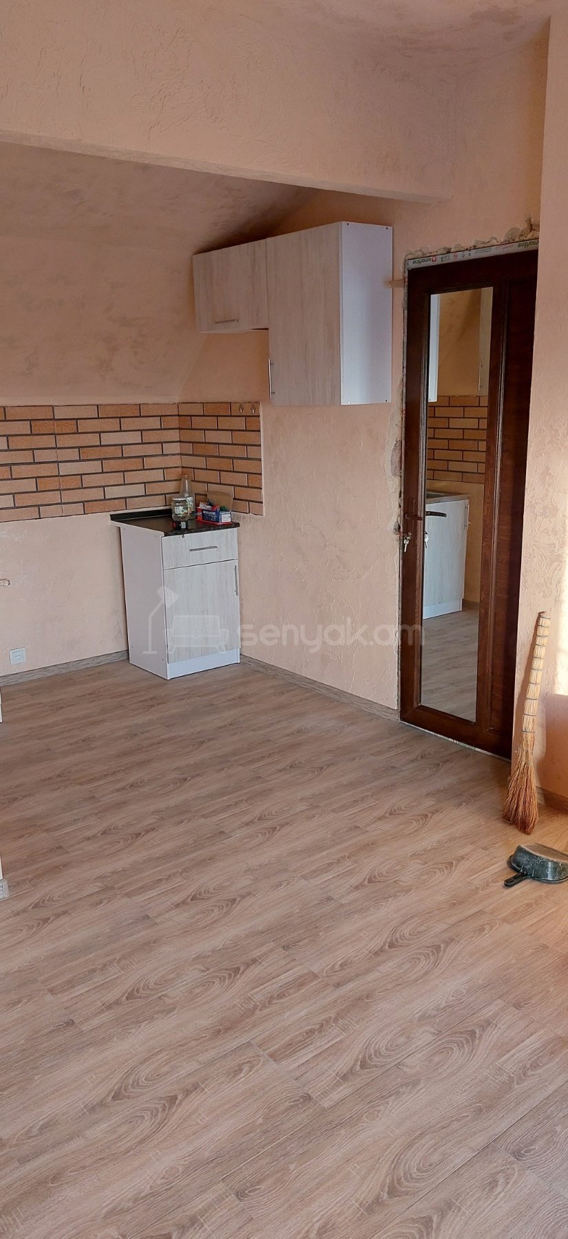 3 Սենյականոց Բնակարան Նորակառույց Քարե Շենքում, 55քմ, 3/3 հարկ, Դիզայներական Վերանորոգված