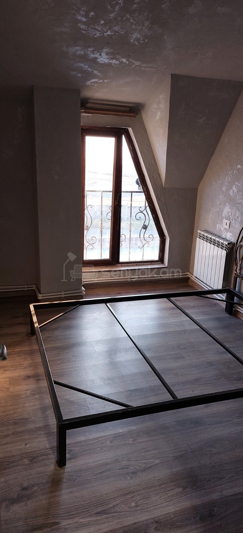 3 Սենյականոց Բնակարան Նորակառույց Քարե Շենքում, 55քմ, 3/3 հարկ, Դիզայներական Վերանորոգված