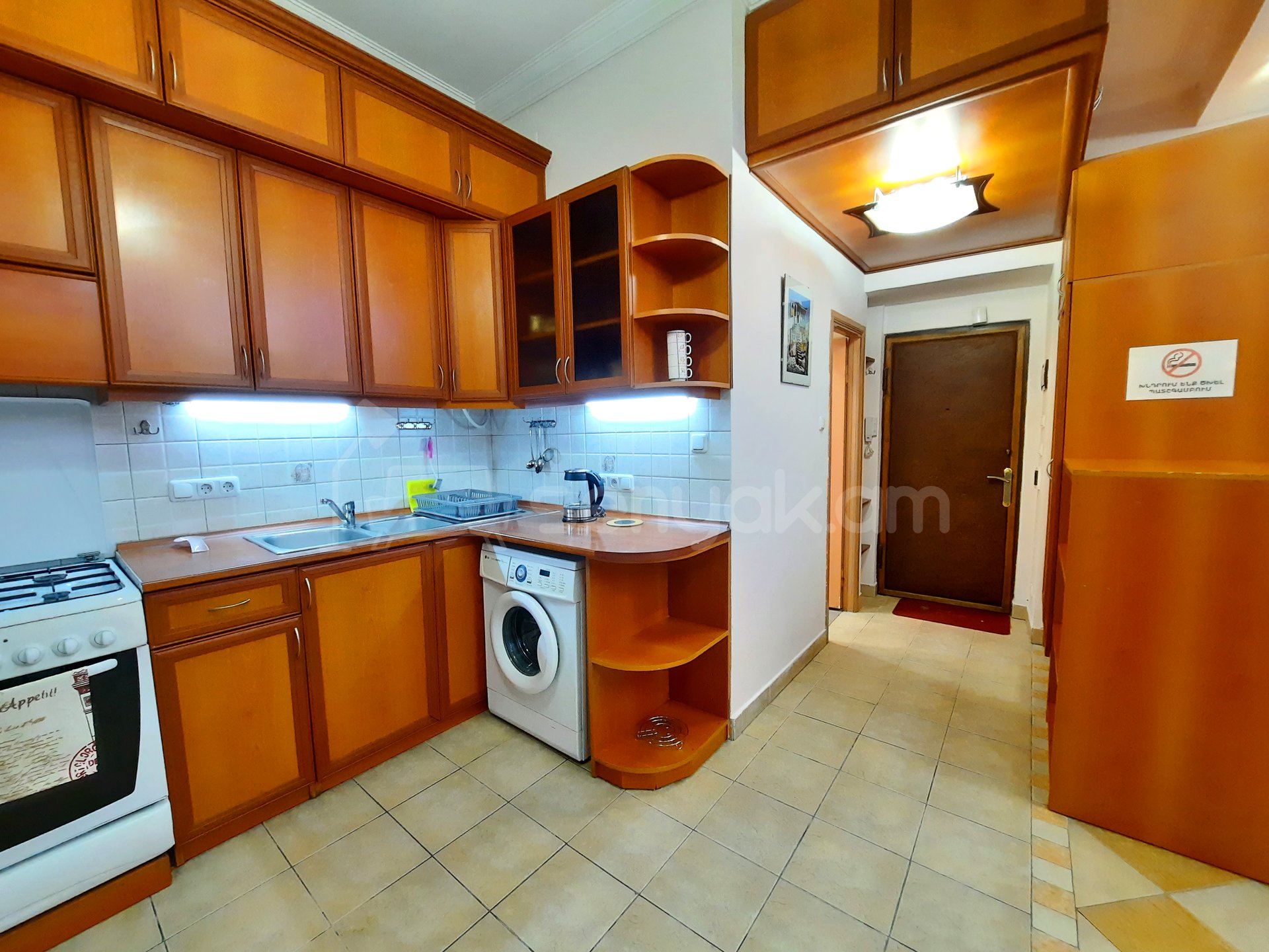 1 Սենյականոց Բնակարան Քարե Շենքում, 34քմ, 5/6 հարկ, Կապիտալ Վերանորոգված