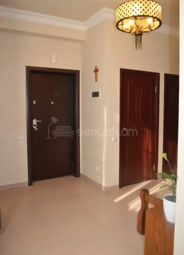 4 Սենյականոց Բնակարան Քարե Շենքում, 110քմ, 2/3 հարկ, Դիզայներական Վերանորոգված