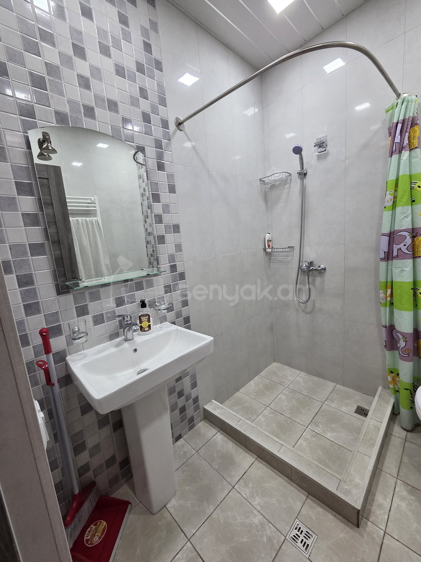 3 Սենյականոց Բնակարան Քարե Շենքում, 65քմ, 1/4 հարկ, Կապիտալ Վերանորոգված, Կահավորված, Արևկող