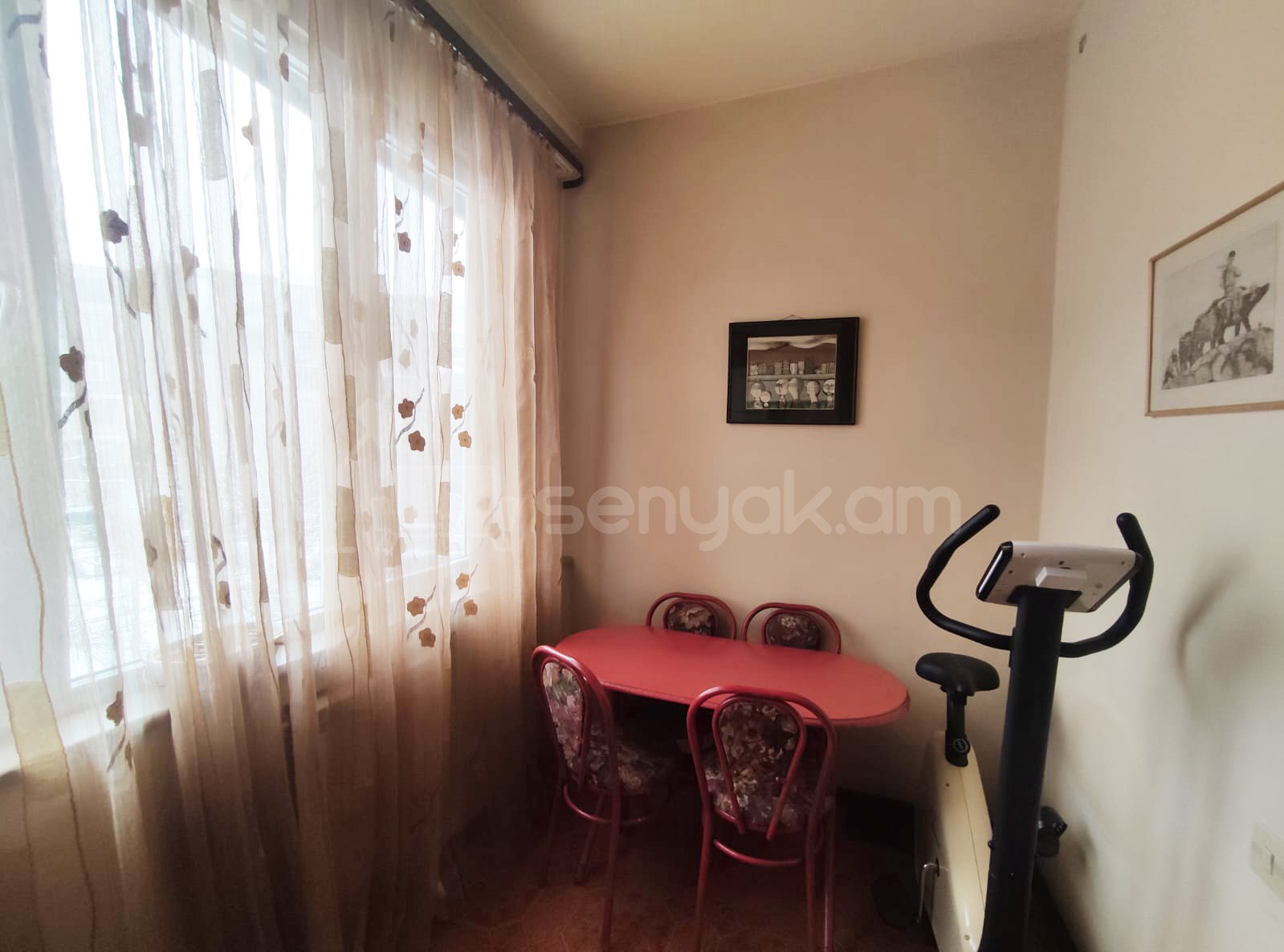 4 Սենյականոց Բնակարան Քարե Շենքում, 96քմ, 3/4 հարկ, Կապիտալ Վերանորոգված